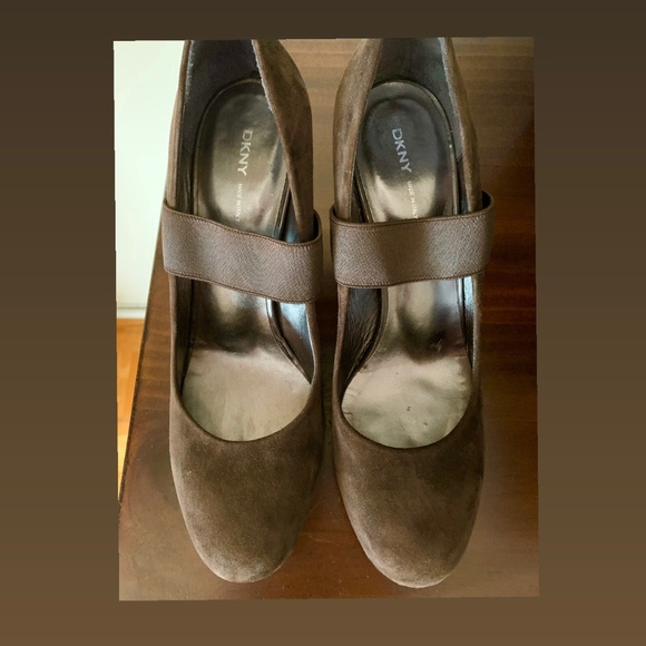 Donna Karan chocolate brown suede high heel round toe elastic front band  size 9 - Picture 2 of 6